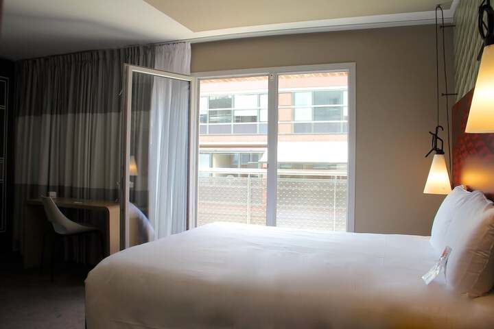 Room 6 of 84