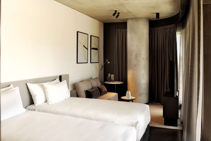 Room 18 of 60