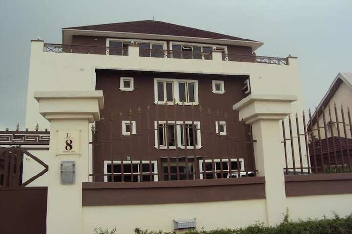 Ellyxville Hotels