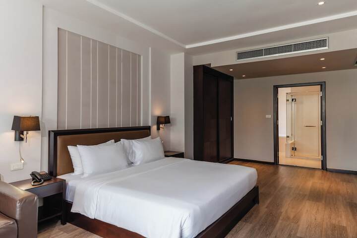 Room 6 of 82