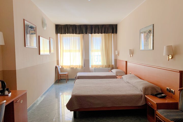 Room 3 of 62
