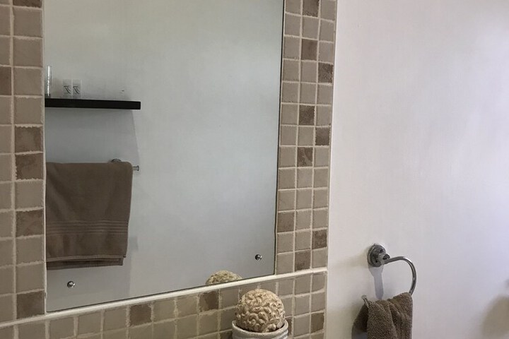 Room 13 of 18