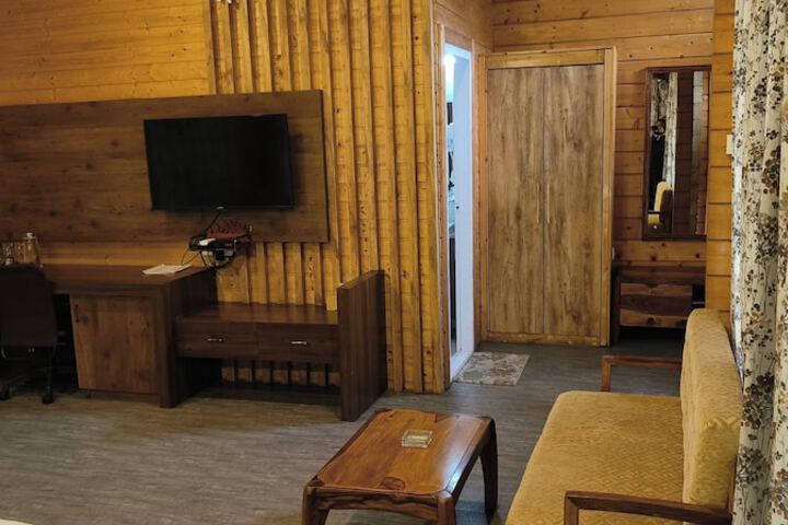 Room 13 of 68