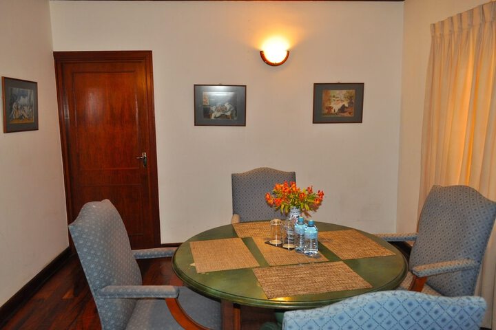 Room 13 of 34