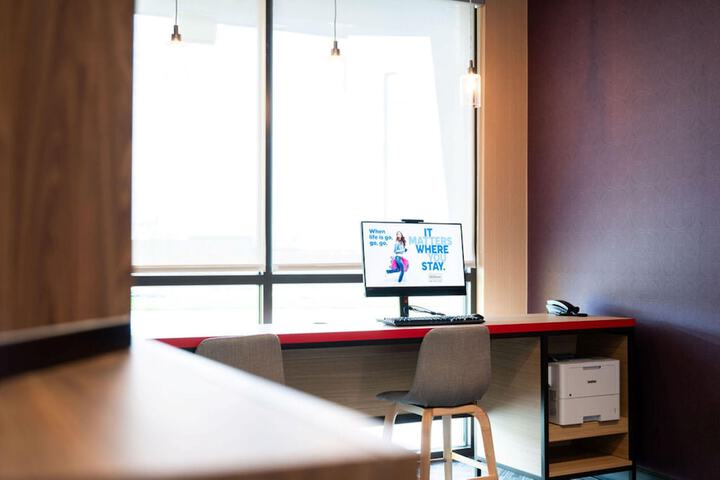 Business Center 83 of 88