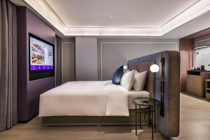 Room 28 of 52