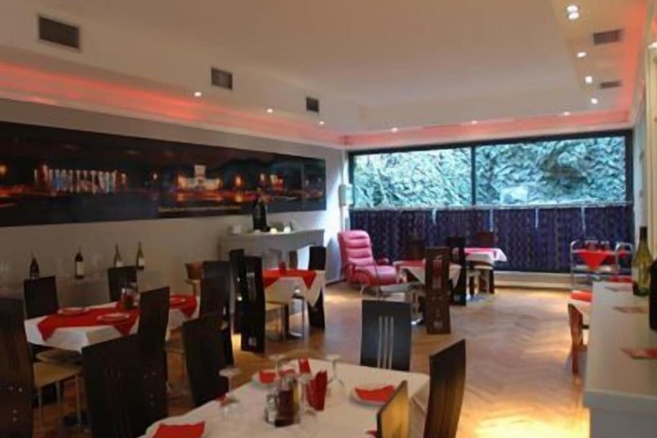 Lounge 18 of 23