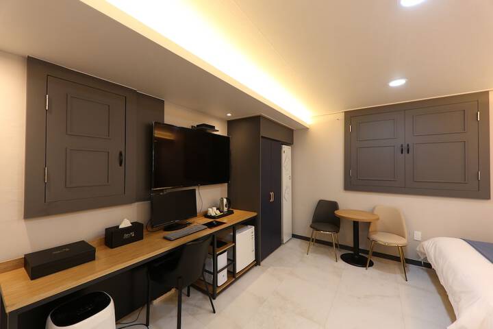 Room 31 of 100