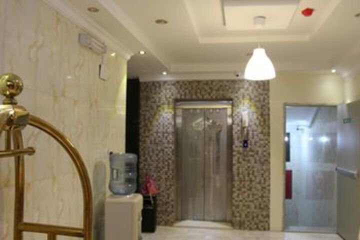 Ballroom/Hall 13 of 19