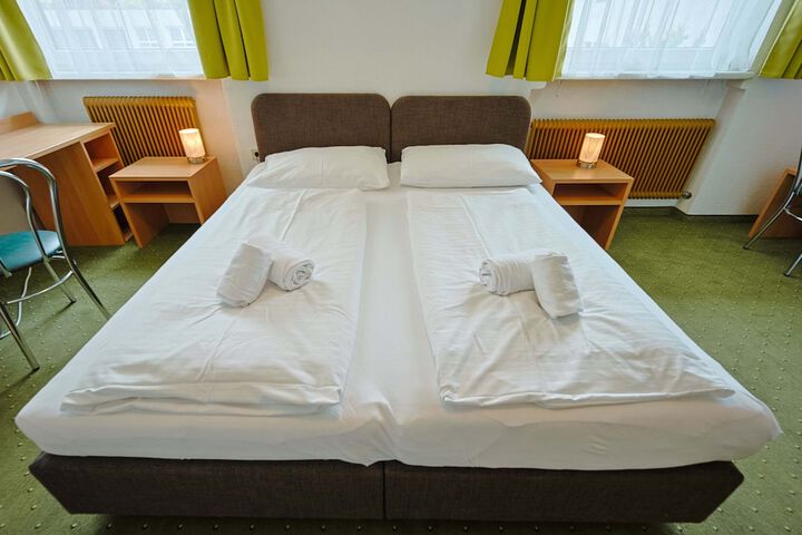 Room 27 of 69