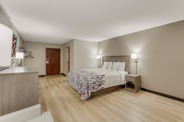 Standard King Bed Accessible (2 of 24)