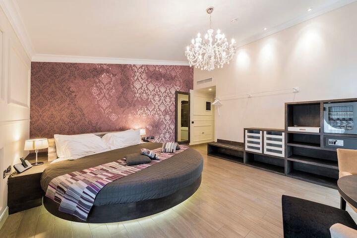 Room 11 of 26