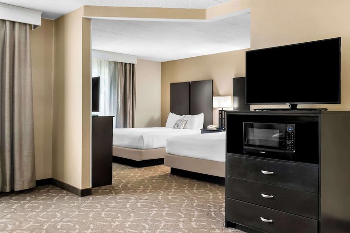 2 Queen Beds (2 of 16)