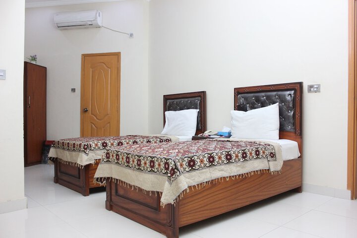 Room 15 of 33