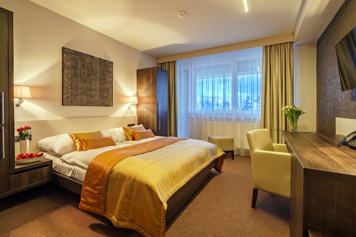Room 6 of 52