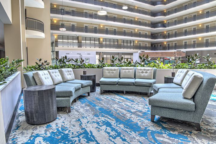 Lobby lounge