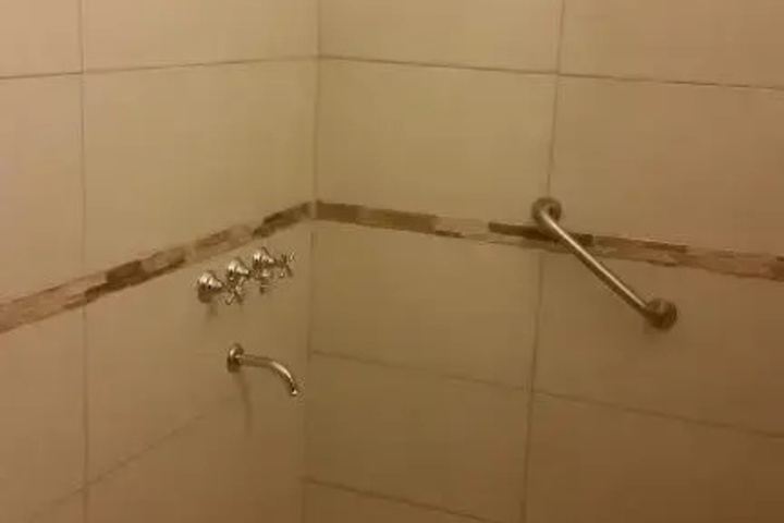 Room 6 of 11