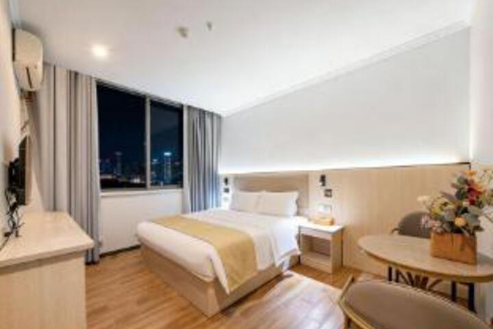 Room 9 of 9