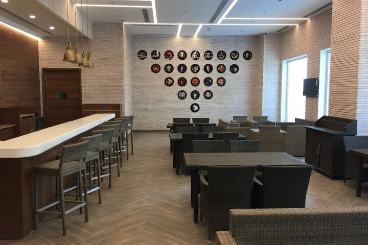 Lounge 20 of 23