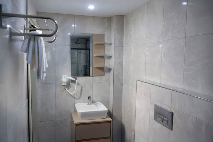 Room 16 of 28
