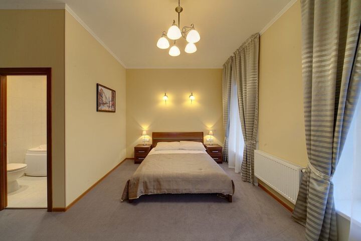 Room 9 of 69