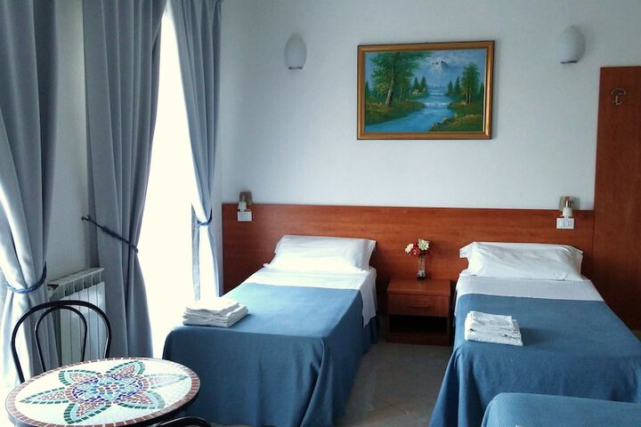 Room 33 of 170