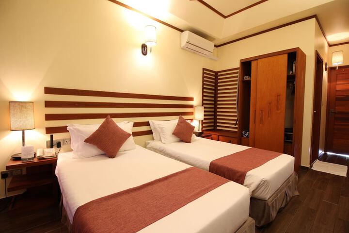 Room 3 of 107