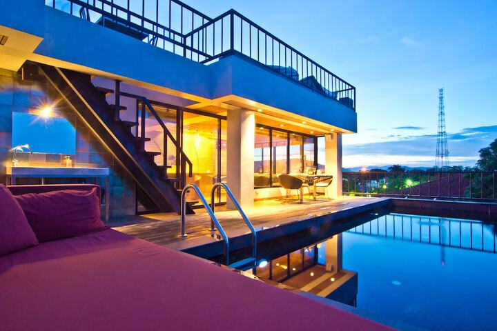Hotel Pool