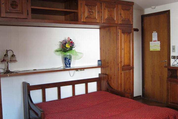 Room 8 of 45