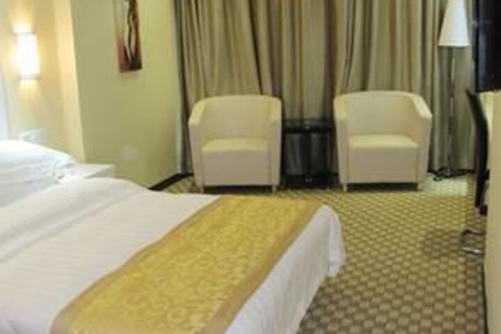 Room 30 of 83