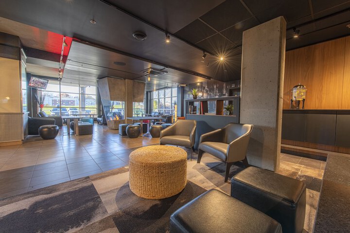 Entrance & Lobby