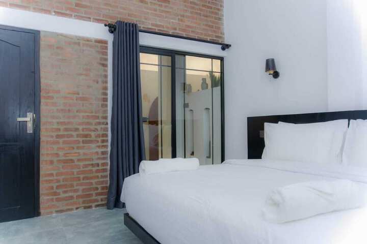 Room 2 of 28