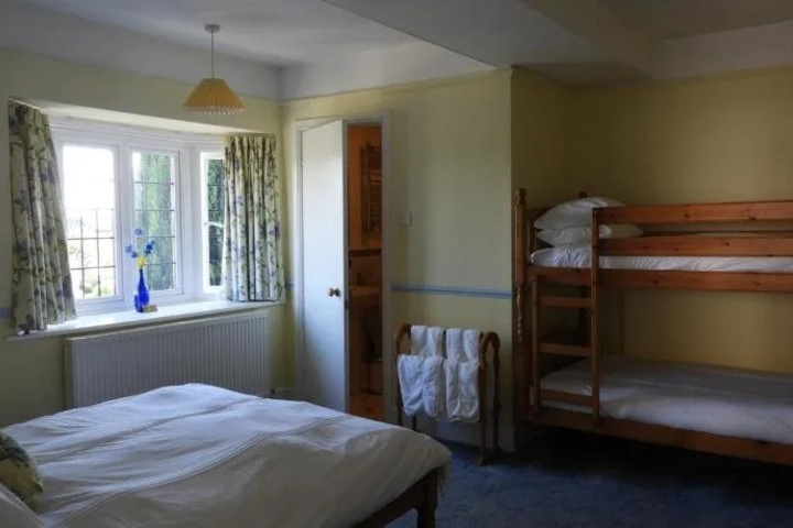 Room 4 of 10
