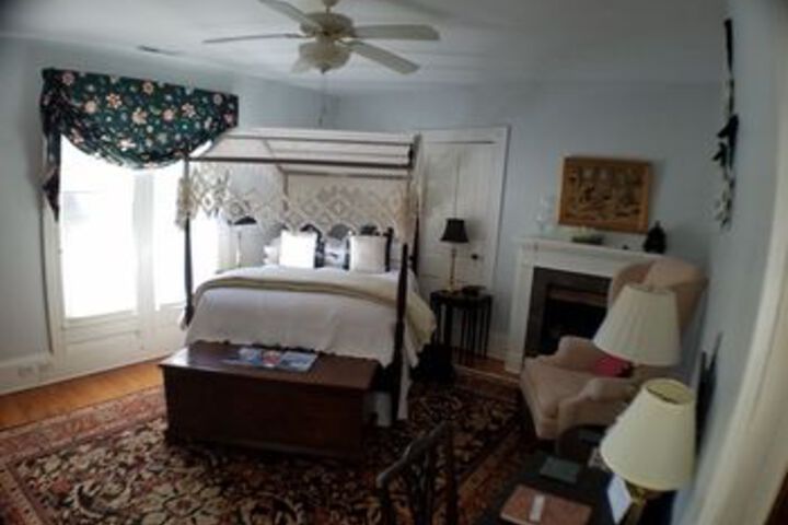 Room 60 of 76