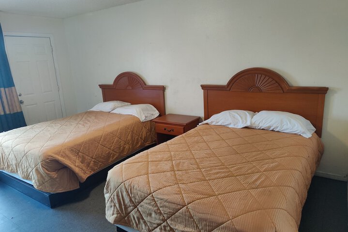 Room 6 of 13
