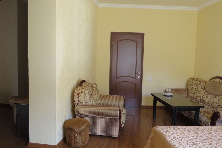 Room 10 of 31