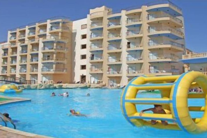 Hotel Pool