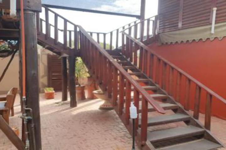 Hotel Exterior 10 of 25