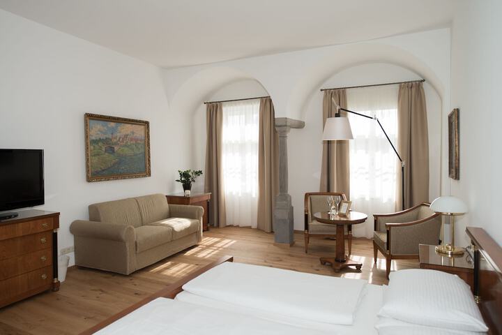 Room 5 of 68