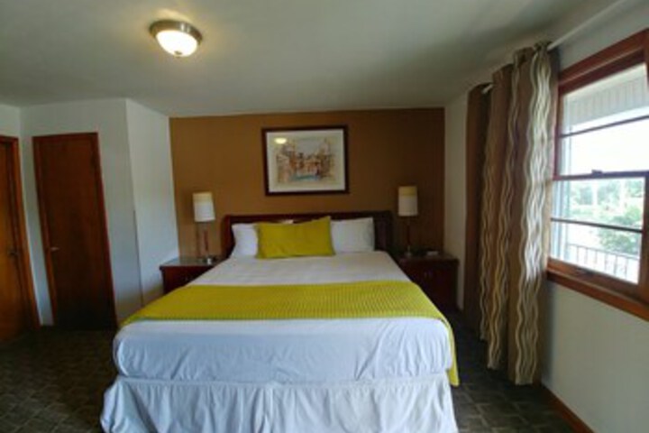 Room 11 of 12