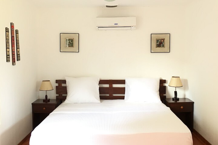 Room 3 of 8
