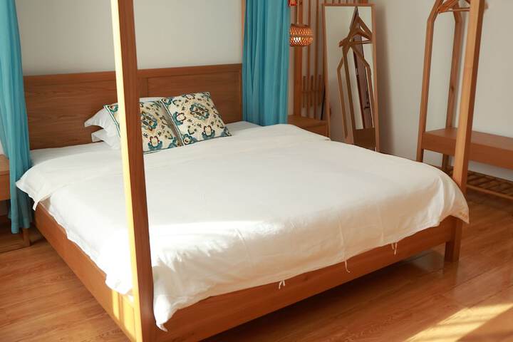 Room 48 of 80