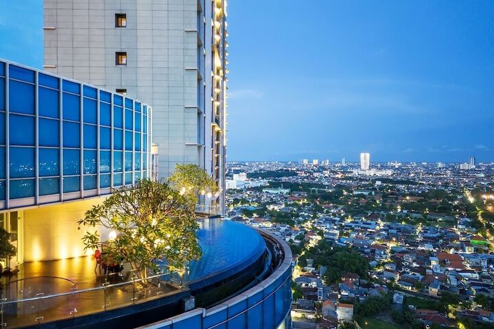 Hotel Pool