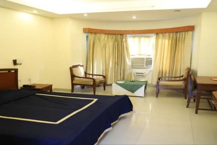 Room 3 of 7