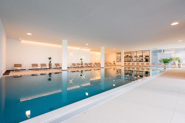 Hotel Pool