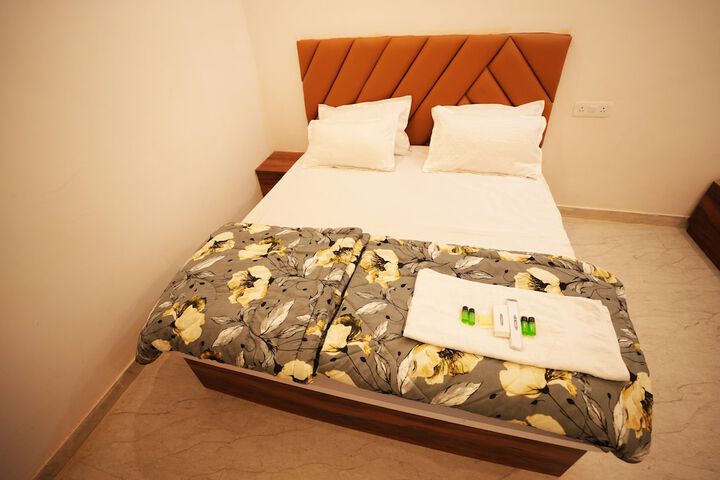 Room 4 of 18