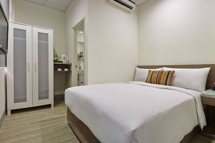Room 6 of 31