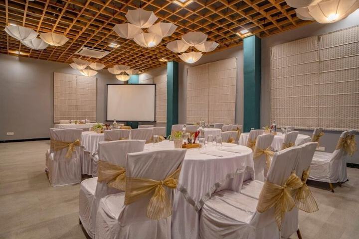 Ballroom/Hall 49 of 61