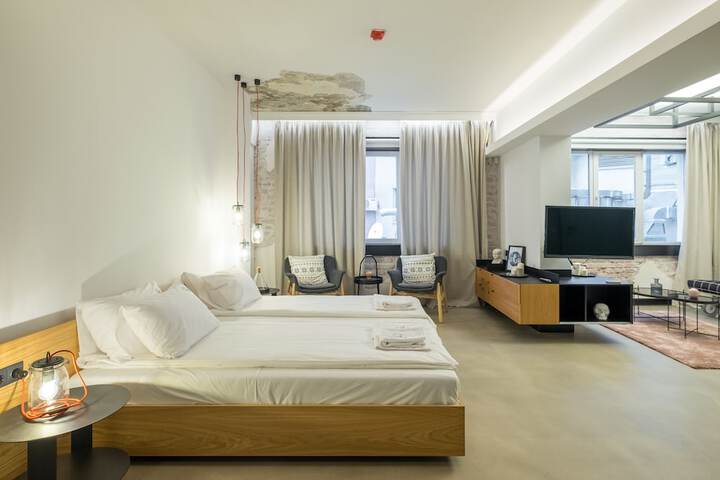 Room 21 of 76