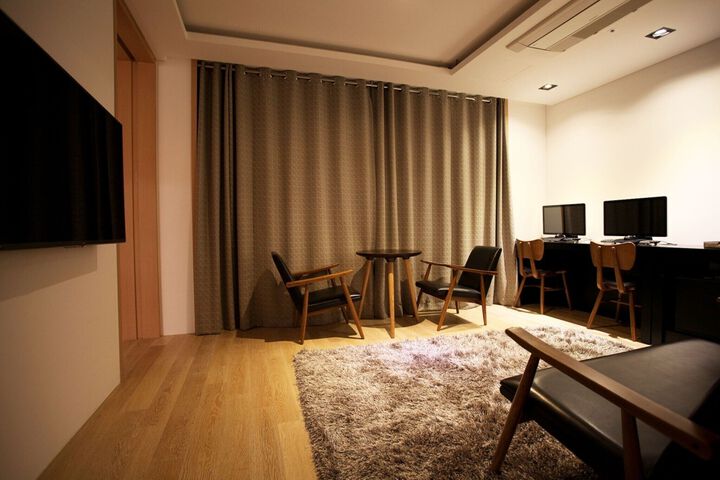 Room 49 of 176